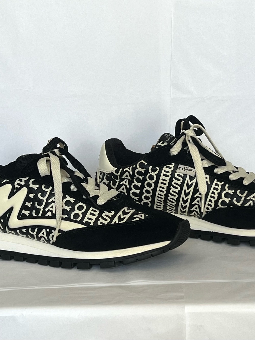 The Marc Jacobs The Jogger Monogram Leather Sneakers Black/Cream EU 39 - Picture 2 of 14